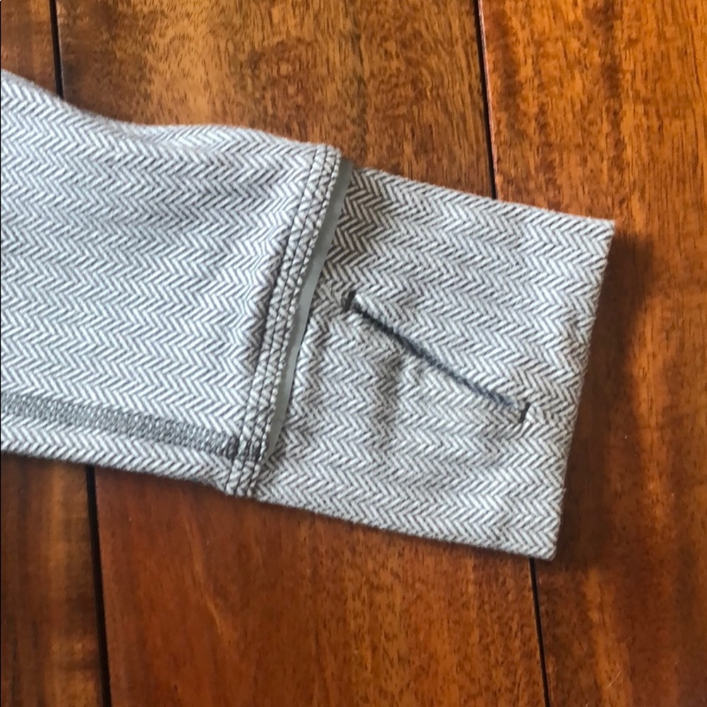 Lululemon 1/2 Pullover - Picture 4 of 8